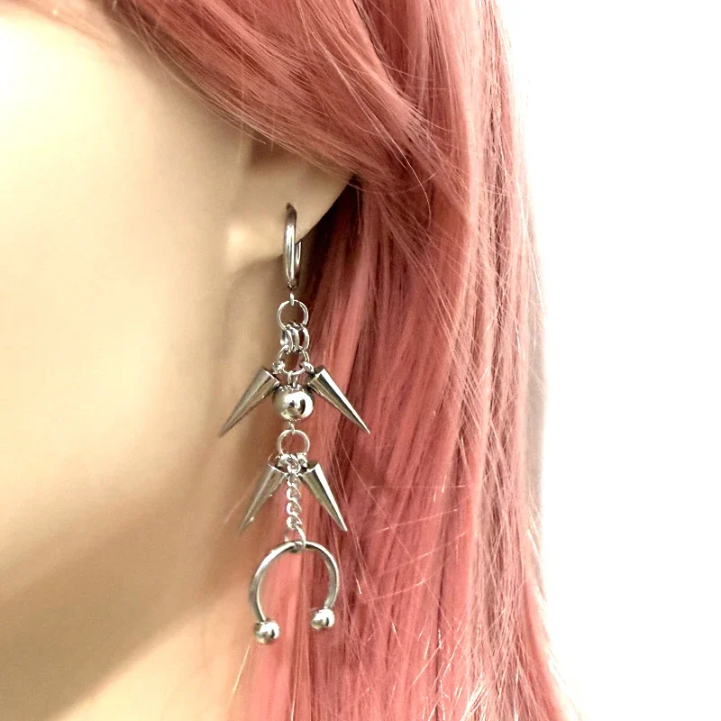 ゴスパンクチャームイヤリング 女性用 ステンレススチール リベットスプライス馬蹄リングスタイル - 韓国ファッションアクセサリー
