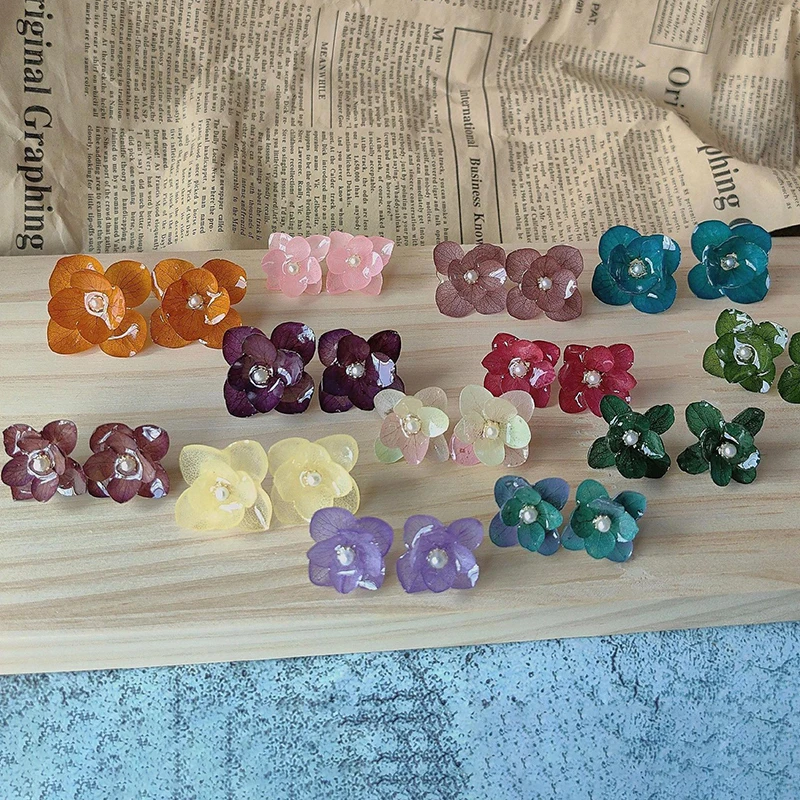 

Colored Hydrangeas Stud Earrings Handmaking Epoxy Resin Hydrangeas Natural Flower Earrings Cute Dried Flower Statement Jewelry