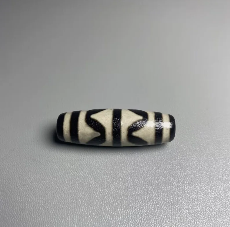 Tibetan Old Oily Agate Dzi * Tiger Teeth * Bead Pendant 15*40mm M3139