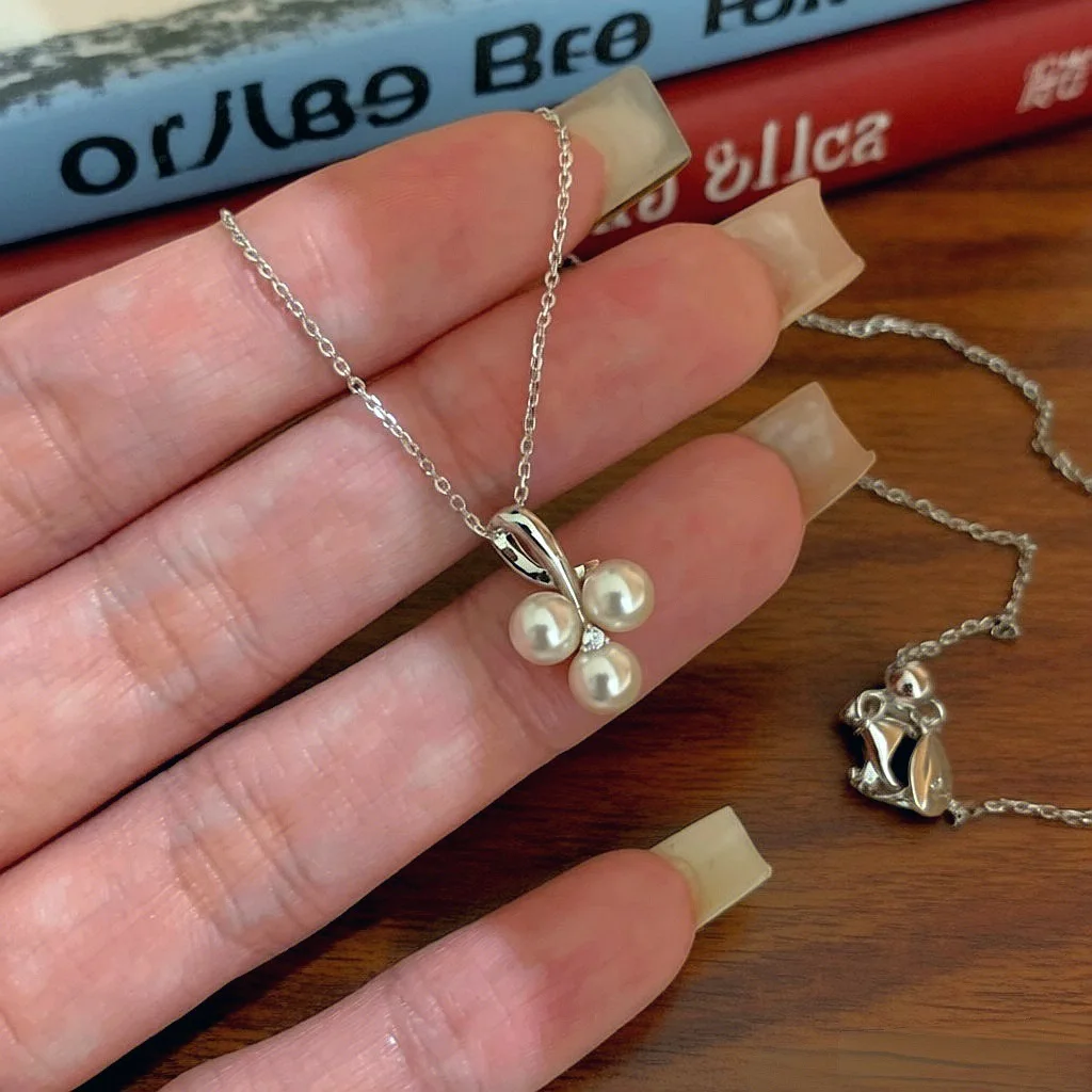 Small grape pearl necklace women's simple commuting collar chain light luxury inlaid diamonds high-end pendant party jewelry