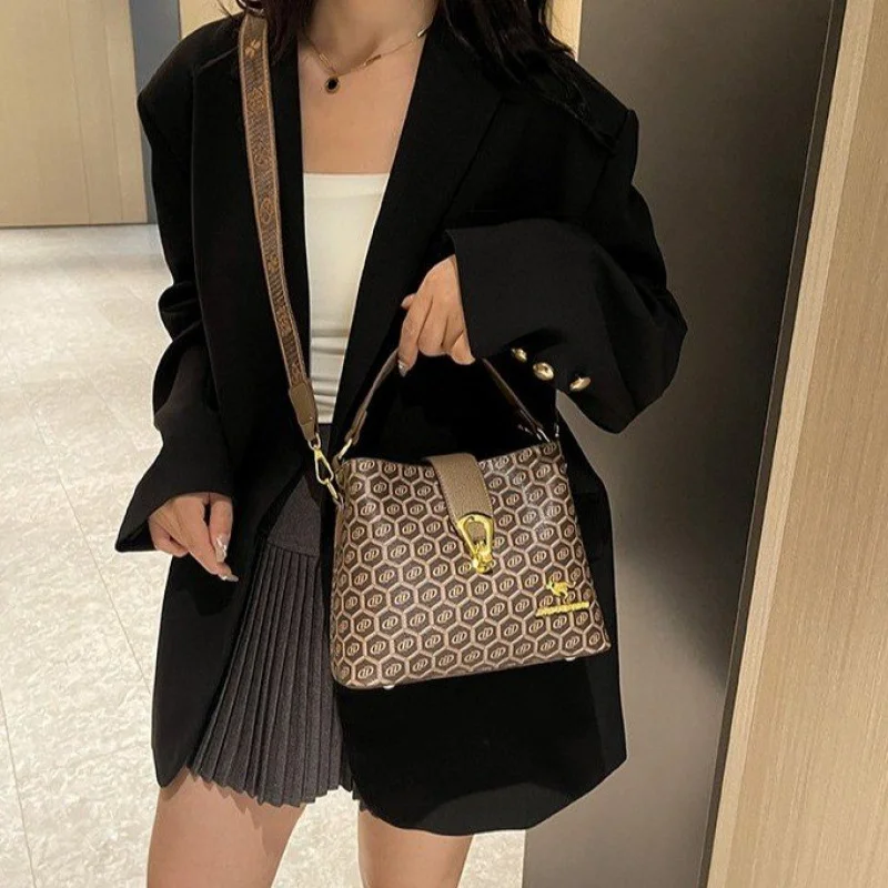 

Элегантная кожаная сумка-шоппер для женщин с однотонным винтажным дизайном, простая уникальная модная парижская мода