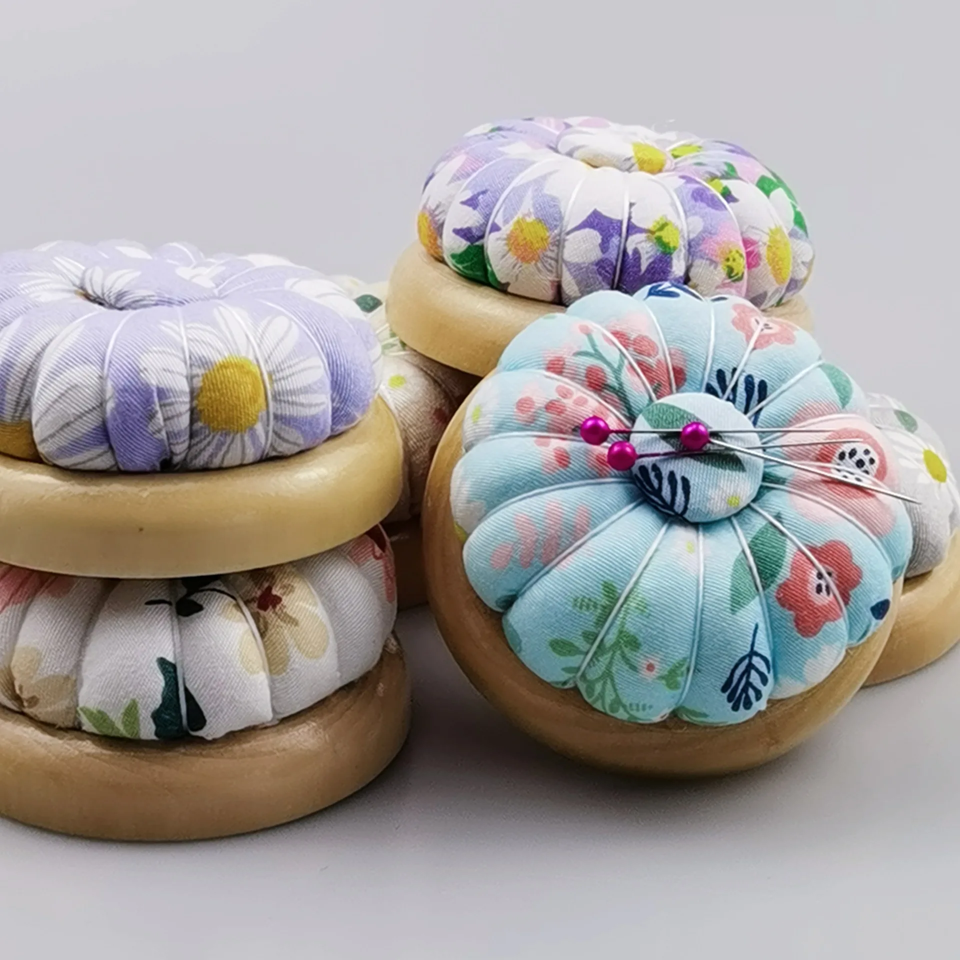 

1Pc Pumpkin Magnetic Needle Pin Cushion Holder Wooden Pincushions pin Pumpkin Pincushions Needle Cushion DIY Crafts