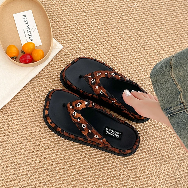 Minimal solid flat open toe women's sandals flexible soft sole lightweight outdoor fashion slippers for daily shopping errands