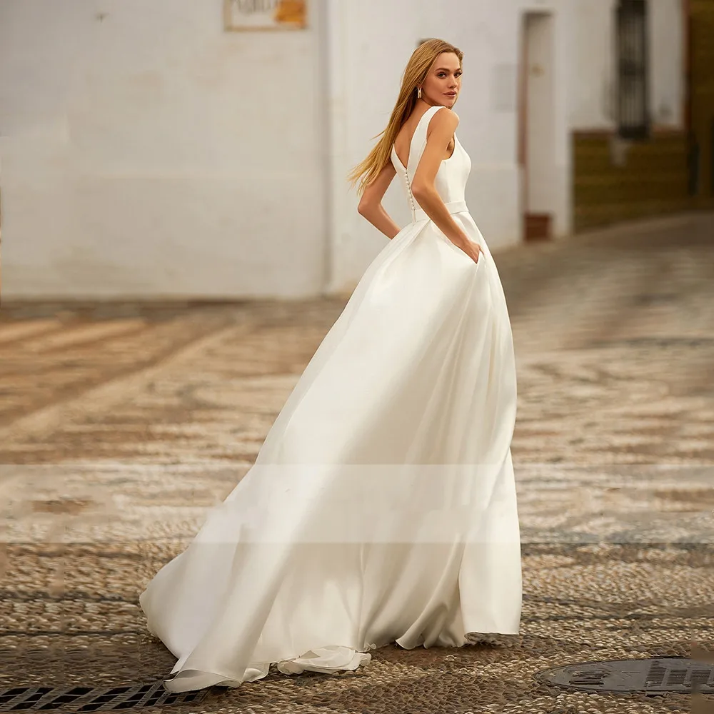 Simples a linha vestido de casamento profundo com decote em v vestido de noiva de cetim até o chão sem mangas vestido de noiva