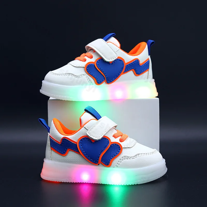 LED Kids Shoes for Girls Cute Cartoon Heart Flats 2024 New Children Kawaii Princess Shoes Soft Luminous Sneakers Casual Shoes