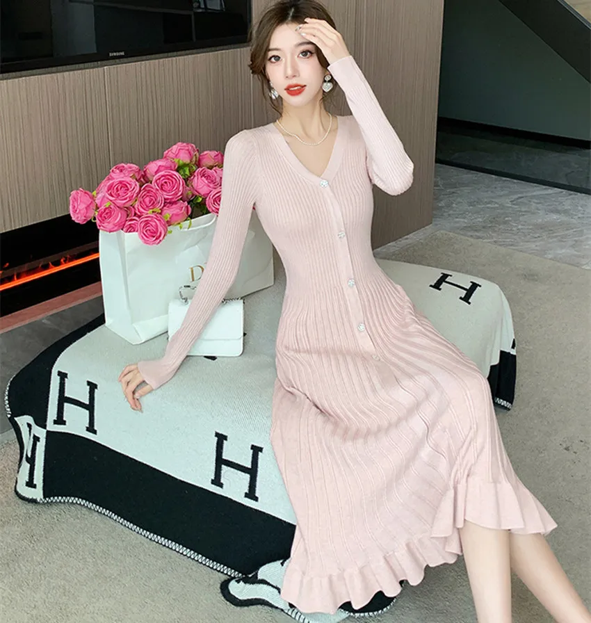 France New Autumn Winter Pink Knitted Pleated Midi Dress High Quality Women V Neck Diamonds Button Long Sleeve Sweater Vestidos