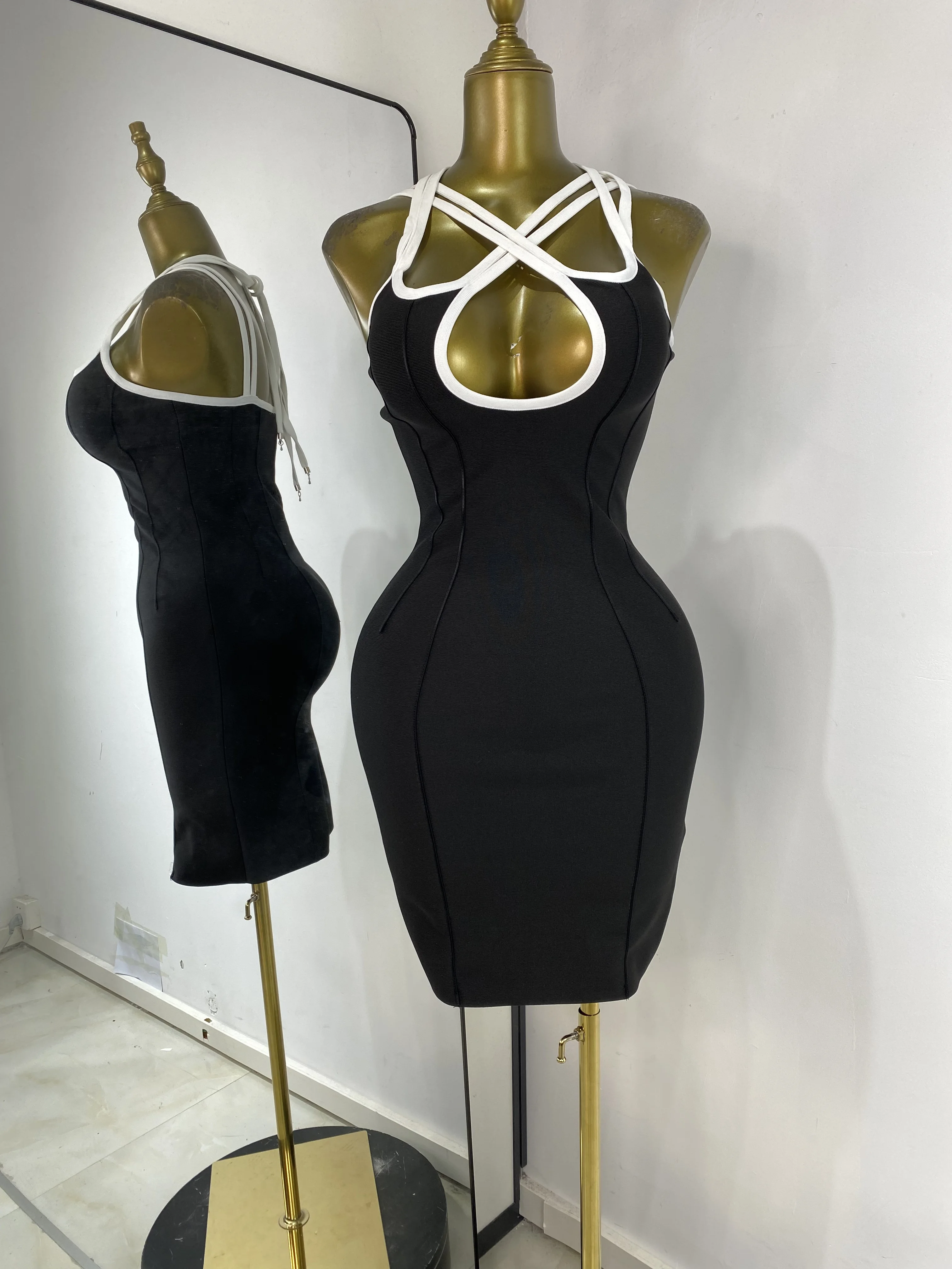 فستان نسائي صيفي أسود بأشرطة متقاطعة بطبقة مزدوجة Bodycon فساتين حفلات مسائية صغيرة محبوكة مرنة في الشارع العالي