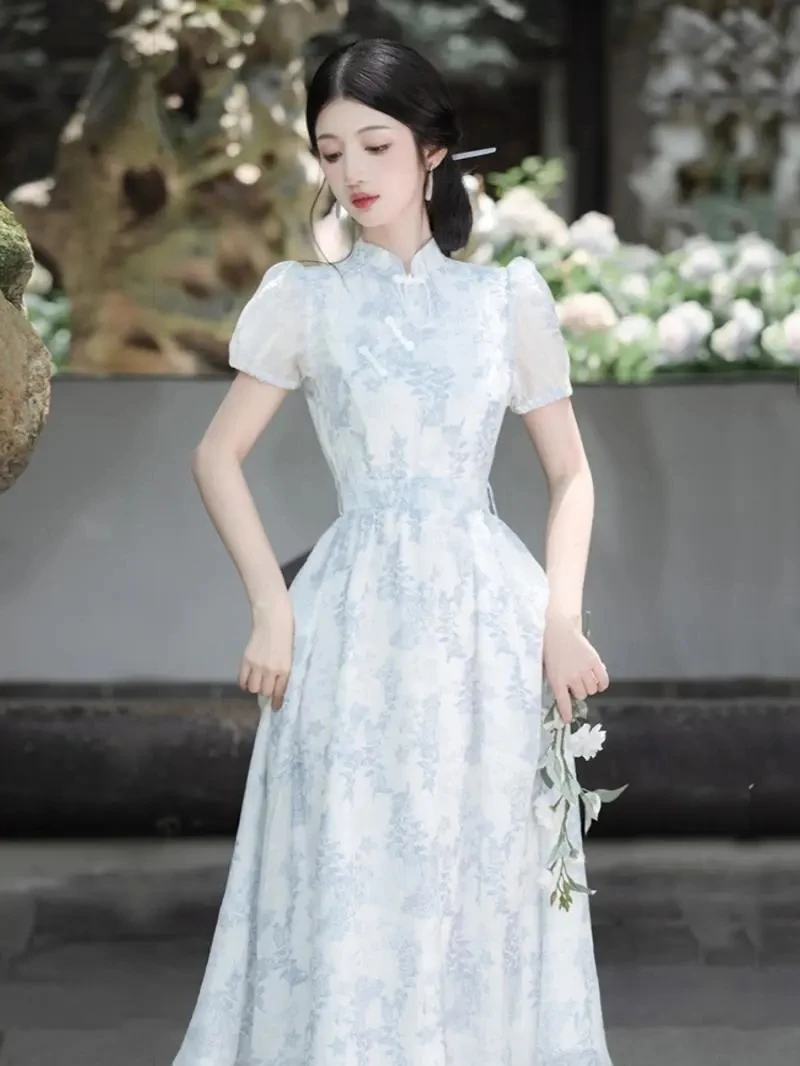 新しい中国国家改良されたチャイナドレスの女性の 2025 夏シックな Y2K ブルー花柄ミッドレングスウエスト半袖ドレス