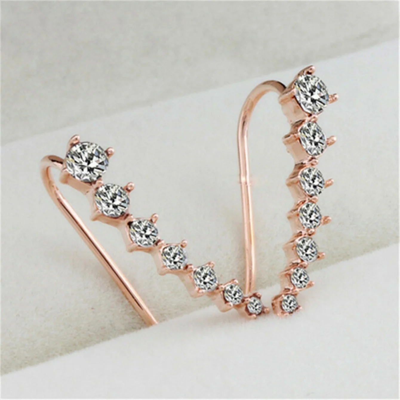 Chic Women Stud Earrings Crystal Ear Climbers / Crawlers Clear Rhinestone Earring For Women Party Jewelry Gift 1 Pair