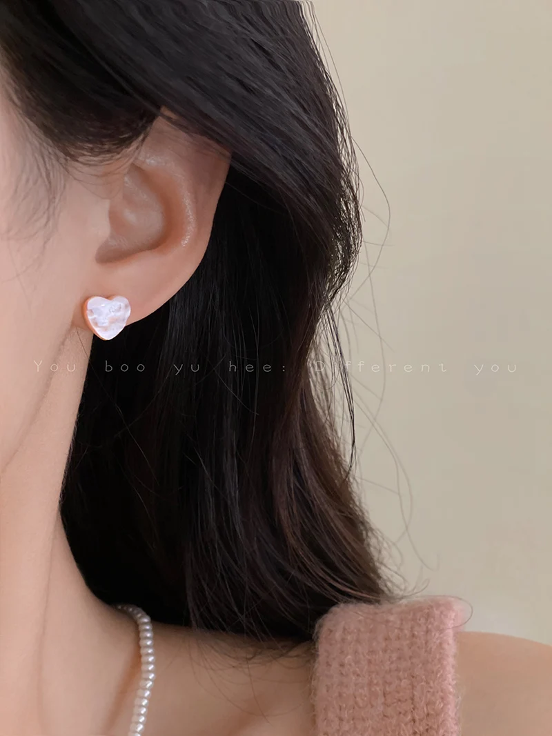 White Shell Heart Stud Earrings for Women - 2024 High-End Design with Face-Slimming Effect.