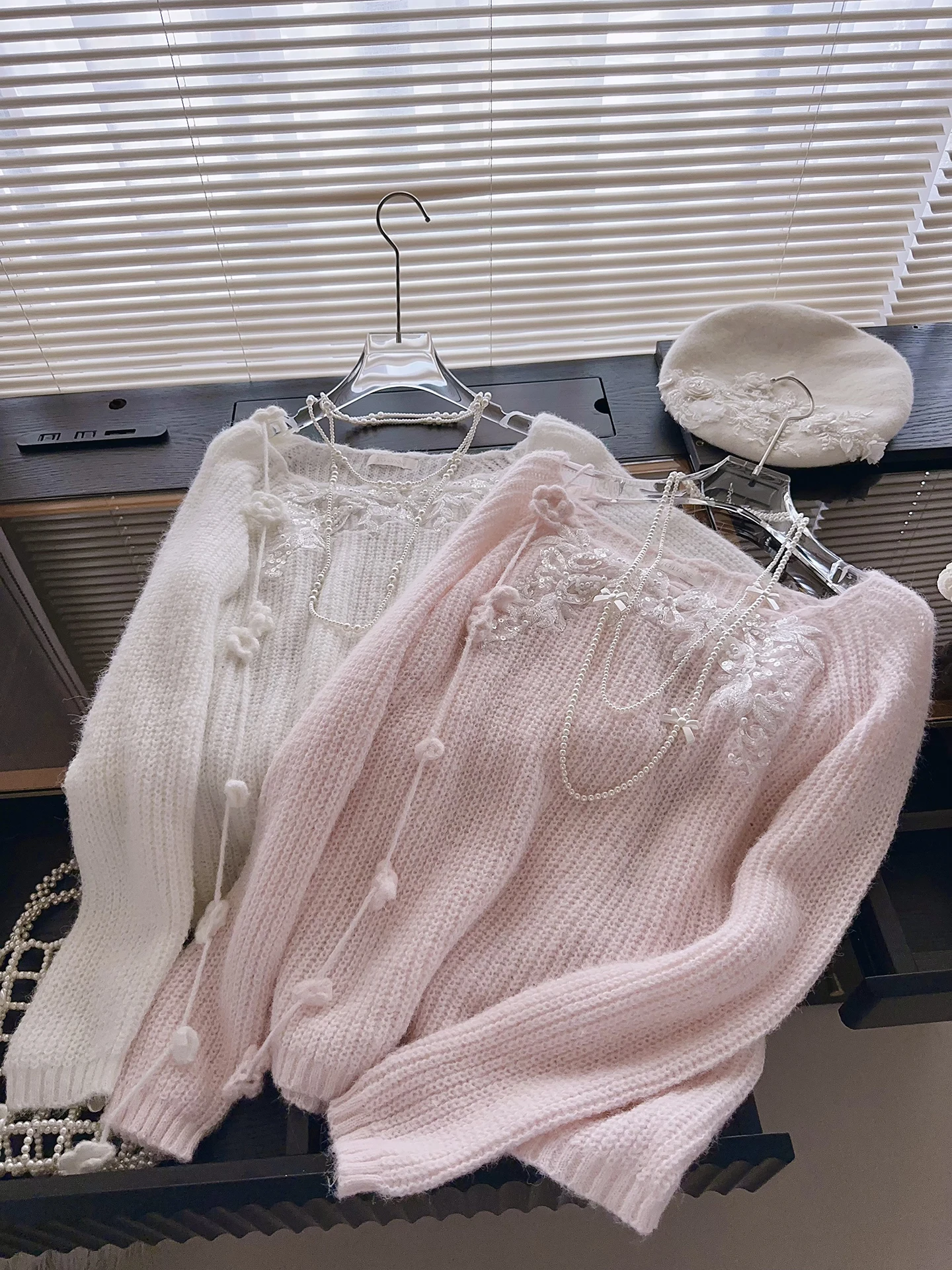 

Korean Sle Sweet 3D Flower Embroidery Beaded Knit Sweater Women's Autumn Winter New Arrival Heavy Work Long Sve V-Ne S...