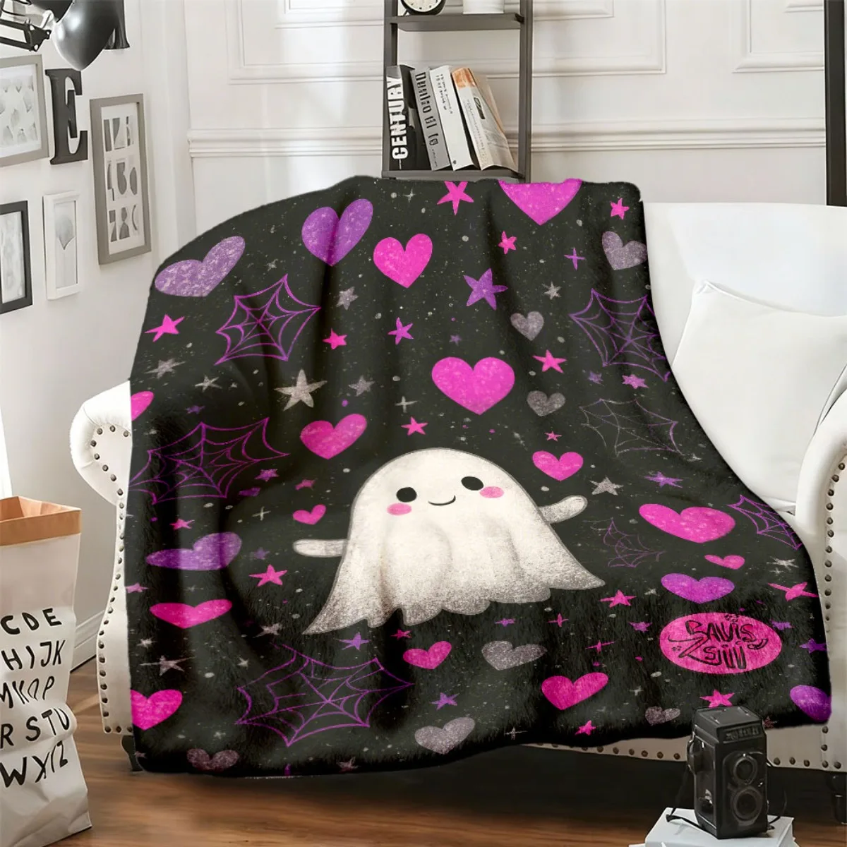 1pc Halloween-Themed Flannel Blanket with Adorable Ghost And Pink Hearts Design, Soft And Cozy for Sofa, Bed, Car, Office, Campi