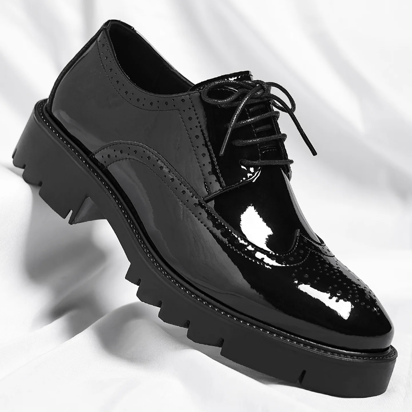 glossy-surface-men's-casual-busin-oes-heightening-bue-carving-wedding-new-om-faionable-single-oes-round-toe