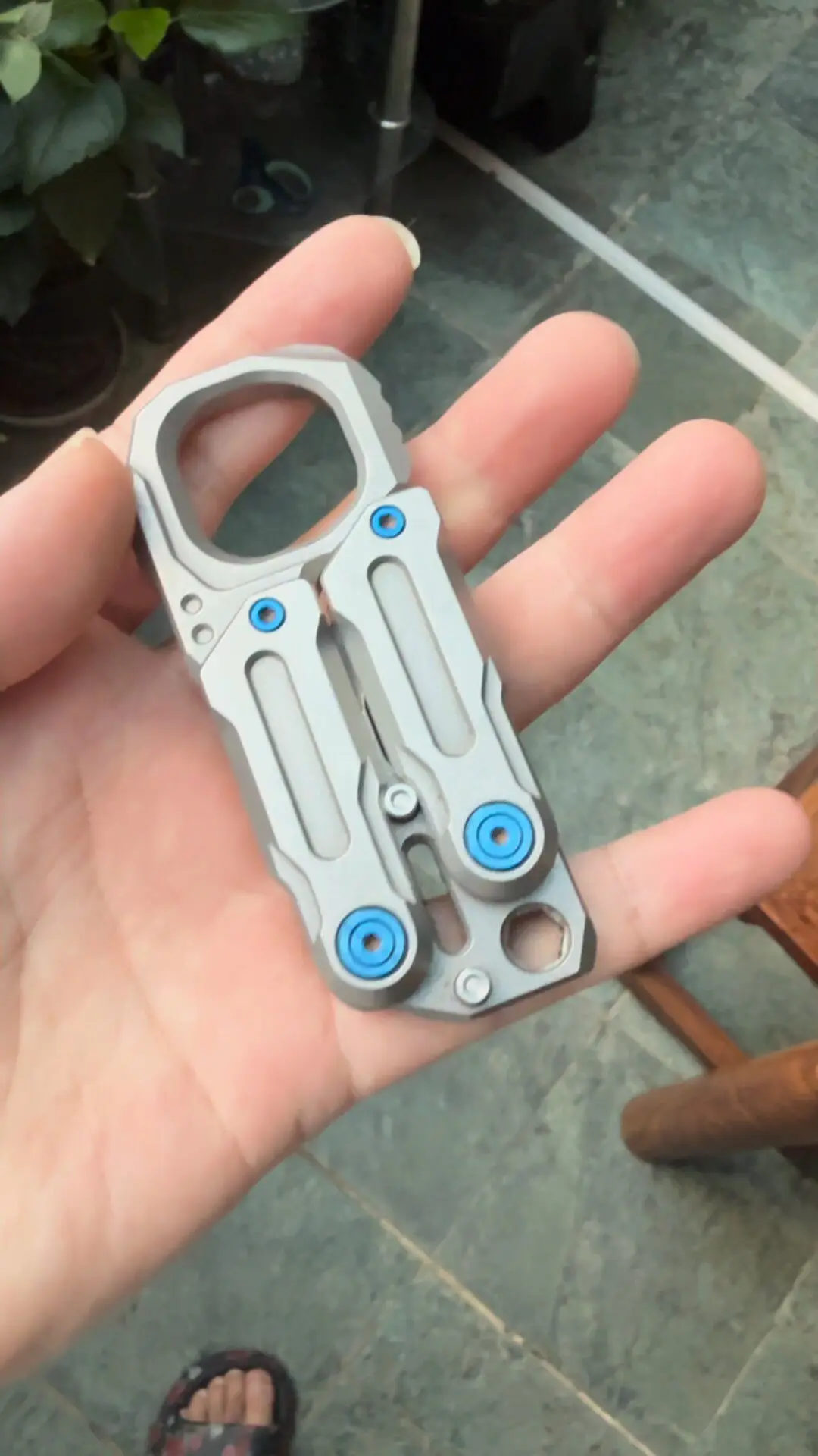 Used EDC Wan Wu EDC Original Cutter Small Crowbar Titanium Stone Wash Material Decompression Toy