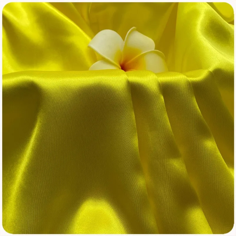 

Мягкая блестящая и цветная ткань подходит для тренировочной одежды, платьев, подкладки из материалов для обуви.