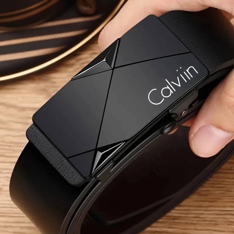 El cinturón interior sin dientes para hombre es informal, moderno y sencillo. El cinturón con hebilla automática es un cinturón único para hombre joven