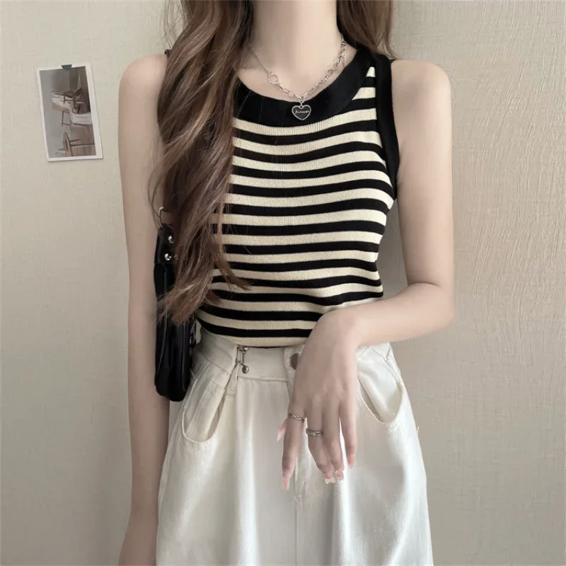 

White Black Striped Vest Women Wear Bottoming Sleeveless Cropped Camis Outside Summer Small Slim Short Knitted Blouse Tank Tops