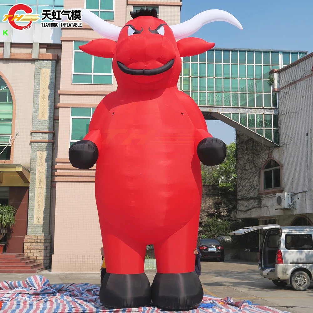 Gran recreación inflable al aire libre, modelo de vaca enojada inflable, dibujos animados para promoción publicitaria, juguetes inflables