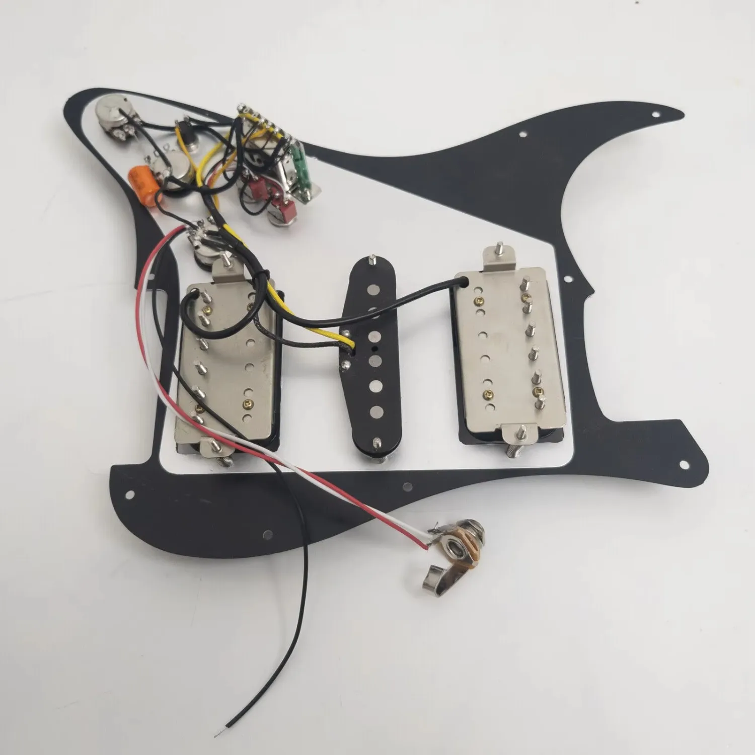 Pickguard محملة مسبقًا مع تقسيم الملف ألنيكو 5 هامبوكر التقاطات لقطع غيار الجيتار الكهربائي ST