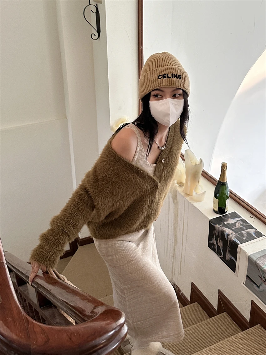 

Thickened spicy girl faux mink fur fur coat soft and warm knit cardigan short V-neck long sleeved solid color button top