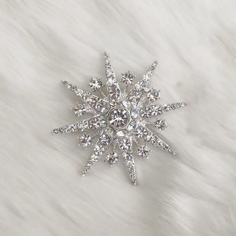 Trendy Snowflake Inlaid Rhinestone Brooch For Women Luxury Zircon Octagon Casual Brooch Pin Unisex Clothes Accessories