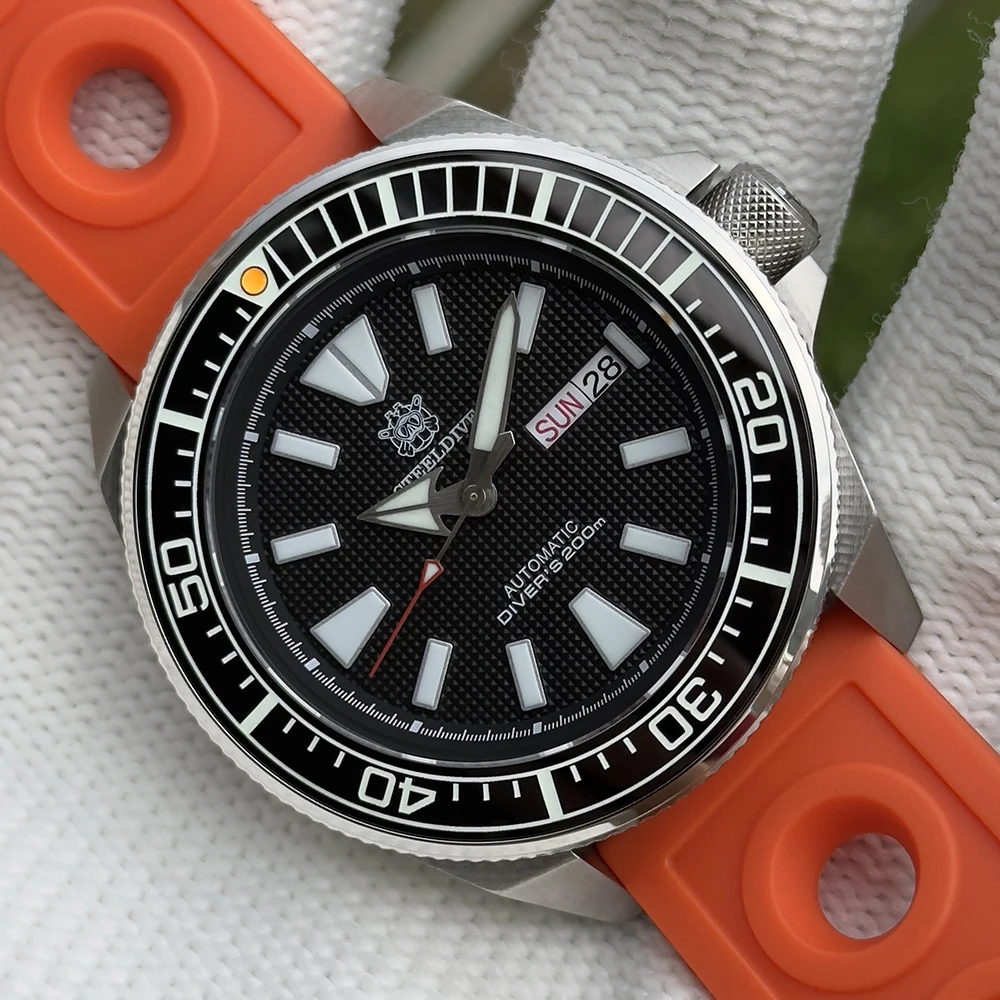 STEELDIVE Men Diver Watch 43.8mm Automatic Mechanical Wristwatch 20ATM BGW-9 Luminous Sapphire NH36 120 Clicks Ceramic Bezel