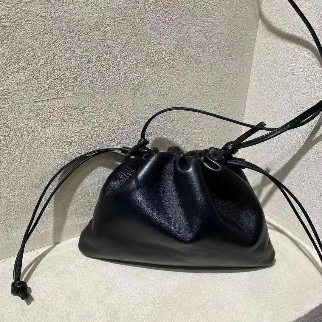 

Sheepskin Cloud Bag 2025 Niche Design Soft Leather Drawstring Design Shoulder Bag Fashion Women's Portable Hand-Owned Slide Bag