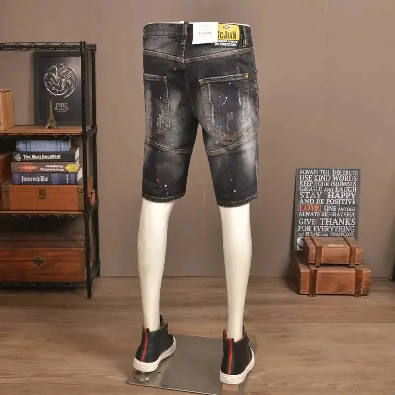 Zomer retro zwart grijze gescheurde denim shorts voor heren, rekbare slim fit, hoogwaardige spuitgeverfde modieuze cropped broek