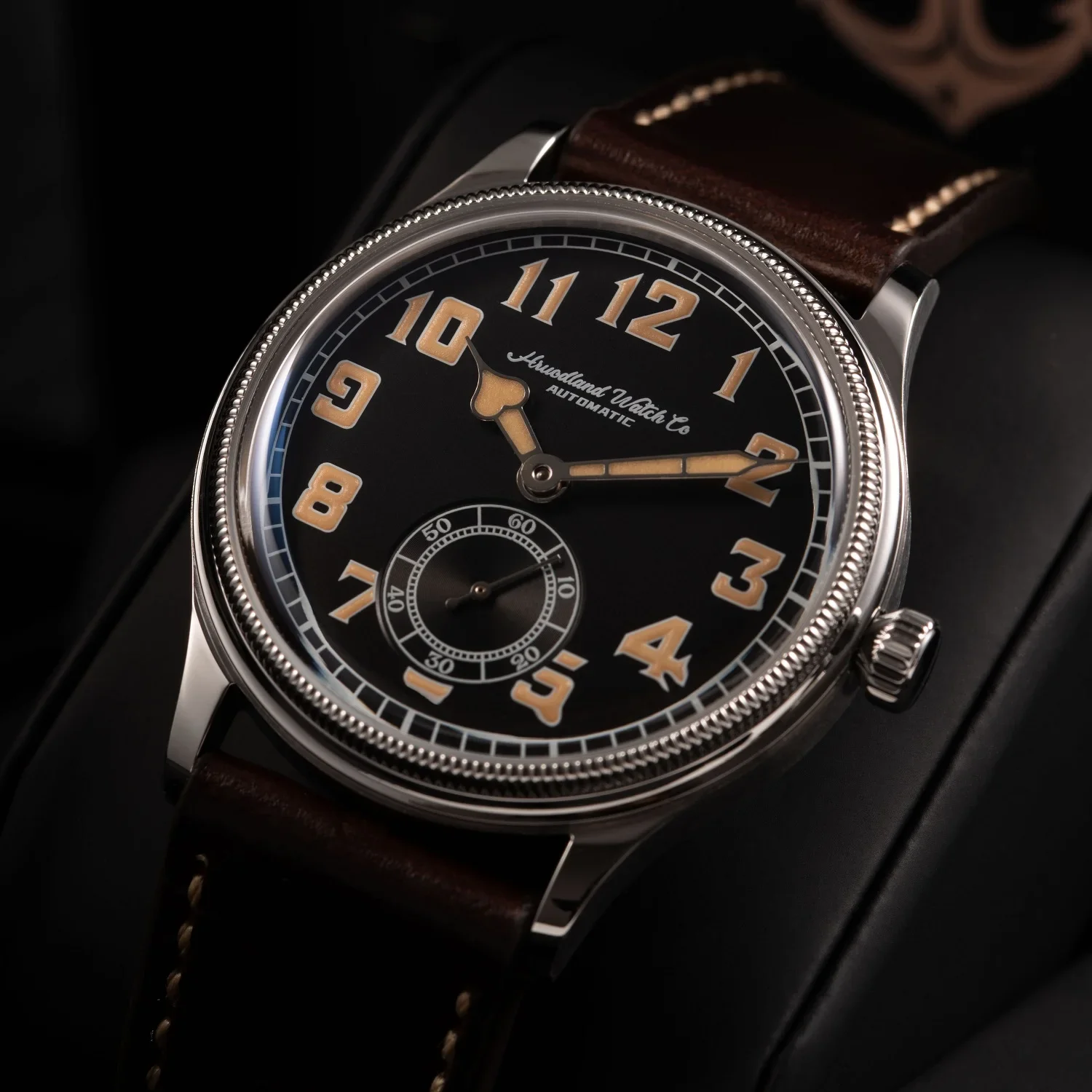 Hruodland 2025 ساعات رجالية كلاسيكية جديدة أوتوماتيكية ميكانيكية من الفولاذ المقاوم للصدأ مصنوعة من الجلد البني ساعة يد للغوص للرجال