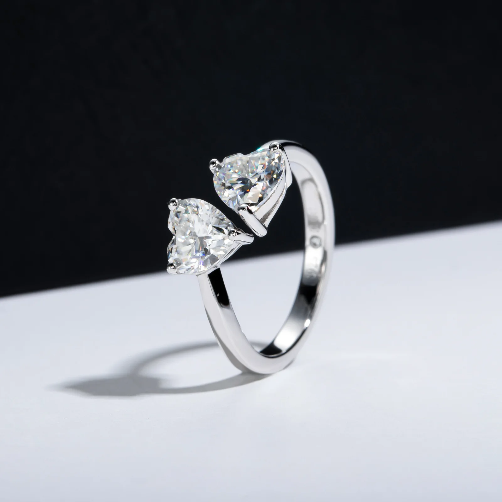 

Кольцо Carnica 6,5 мм с муассанитом 1 карат для женщин, из стерлингового серебра S925, сверкающее, свадебное, с сертификатом GRA, цвет D, в форме открытым сердцем