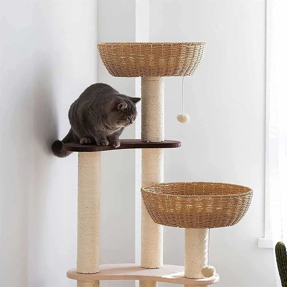 Árvore de gato multicamadas moderna de luxo com poste de sisal, estrutura de escalada de casa de gato de madeira tecida ratan para gatos