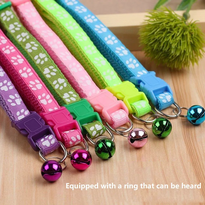 طوق القط مع قلادة جرس لحزام القطط طوق هريرة مساند للذراع للحيوانات الأليفة طوق الانفصال مكافحة التخنق القط قلادة