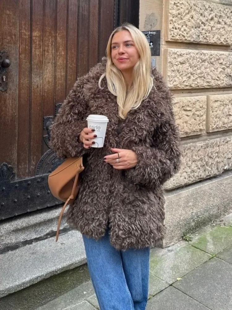 Casaco curto com efeito de pele falsa, casaco feminino de lã de cordeiro, imitação de pele, design de nicho, lã encaracolada, quente, moda outono inverno