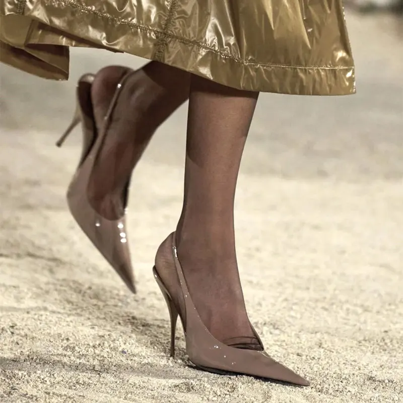 صنادل مأدبة عالية الكعب جديدة للربيع والصيف الأوروبية والأمريكية للنساء، أحذية مشي مثيرة ومجوفة للمسرح