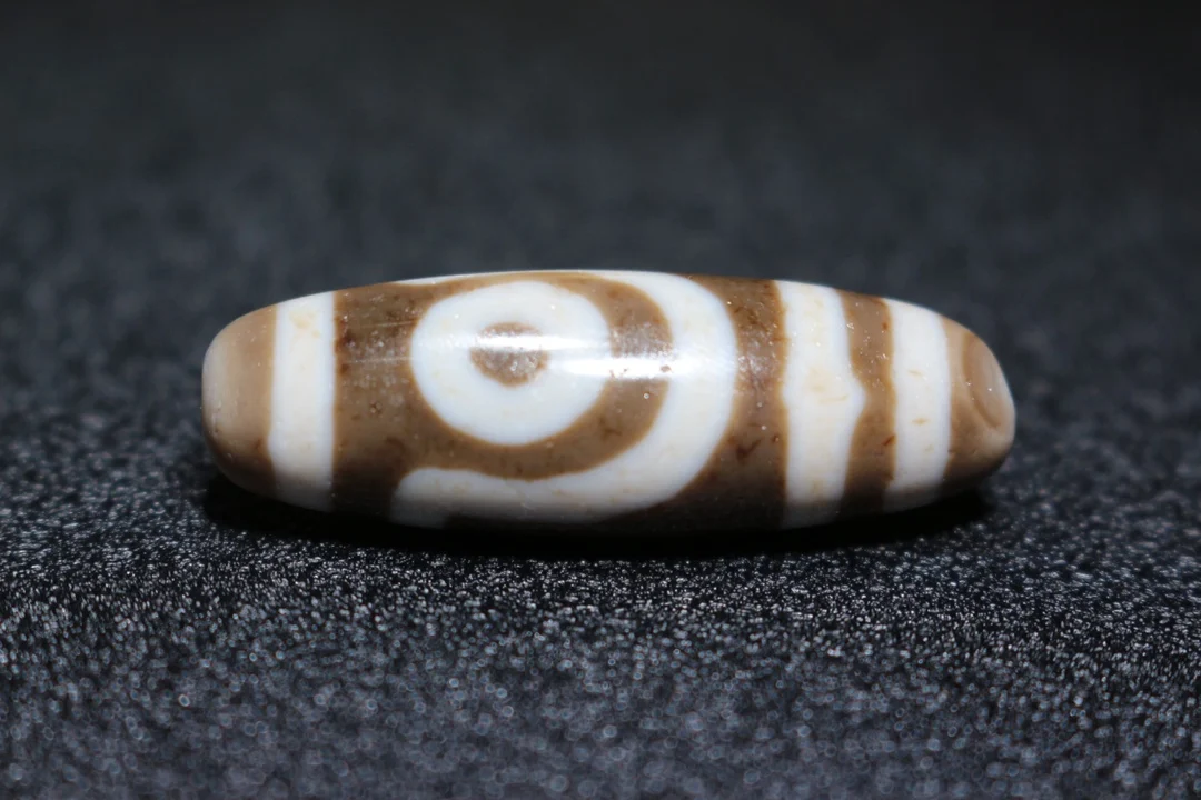 

Old Material Two-eyed Dzi Sand Ancient Craftsmanship Natural Jewelry Charms Agate High-quality