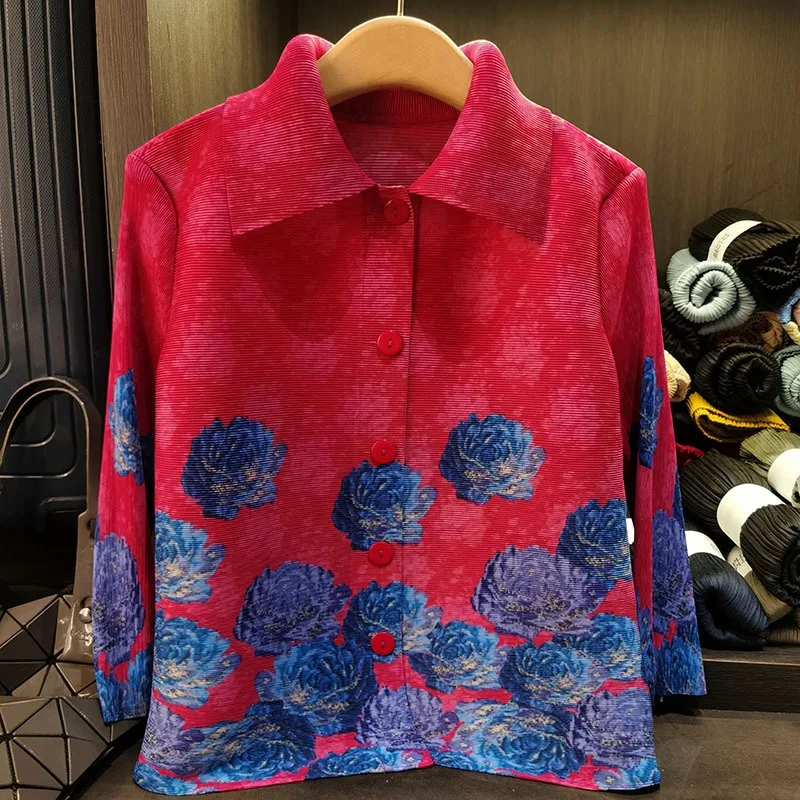 Miyake จีบเสื้อแฟชั่นการพิมพ์ปกเสื้อสเวตเตอร์ถัก 2025 ฤดูใบไม้ผลิใหม่แฟชั่นหลวมขนาดใหญ่สุภาพสตรีแจ็คเก็ตเสื้อผ้า