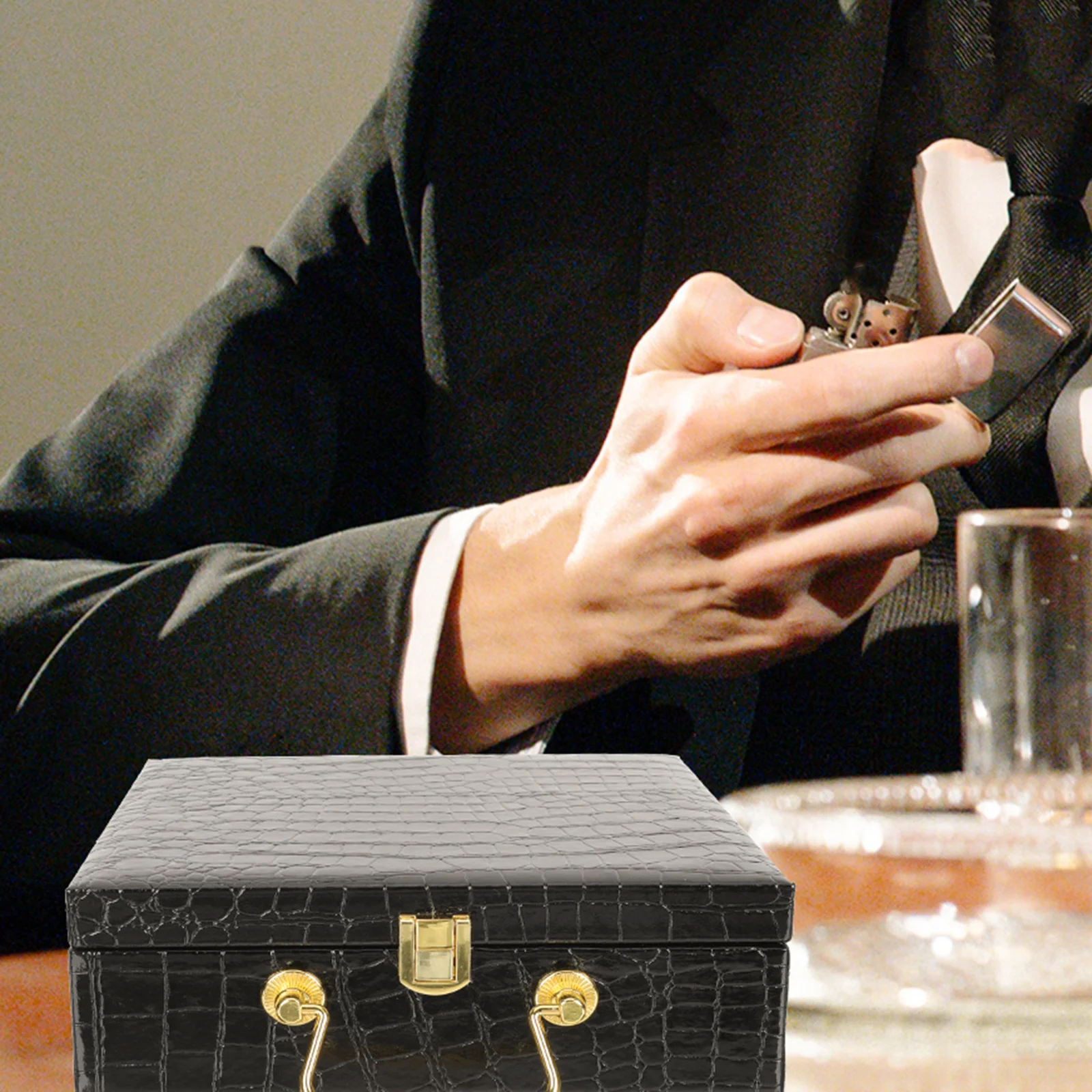 

Portable Cigar Box Flipping Cover Cigar Case Hand Held Cigar Container Storage Box Home Supply