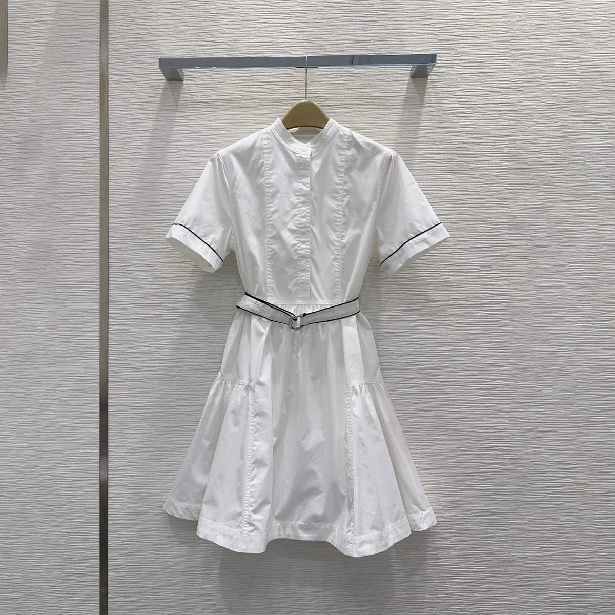 2026 high-quality women's white round neck waist cinched dress with contrasting cuffs and edging--hb806