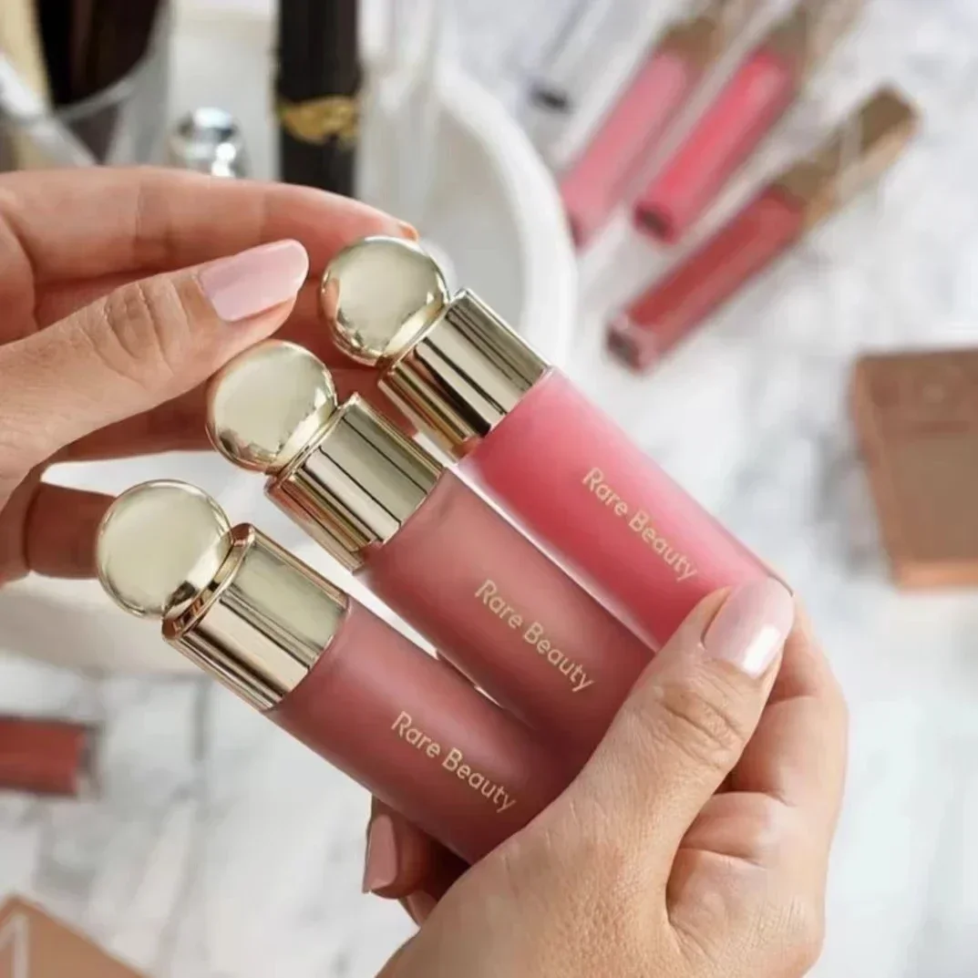 Rare Beauty Soft Pinch Tinta Líquida Multiuso Hidratante à Prova d'Água para Blush, Lábios, Bochechas, Olhos e Contorno, com Efeito Volumizador e Acabamento Brilhante e Colorido