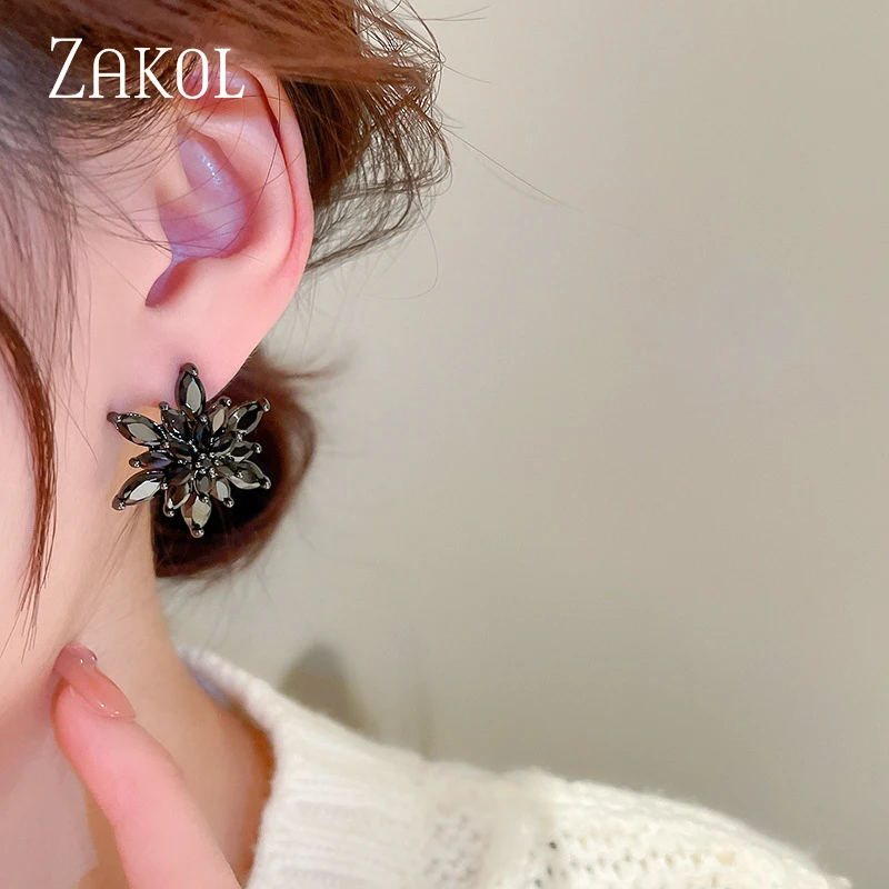 ZAKOL Korea Fashion Black Zircon Flower Stud Earrings for Women Luxury Shiny Gold Color Wedding Party Jewelry 2023 New