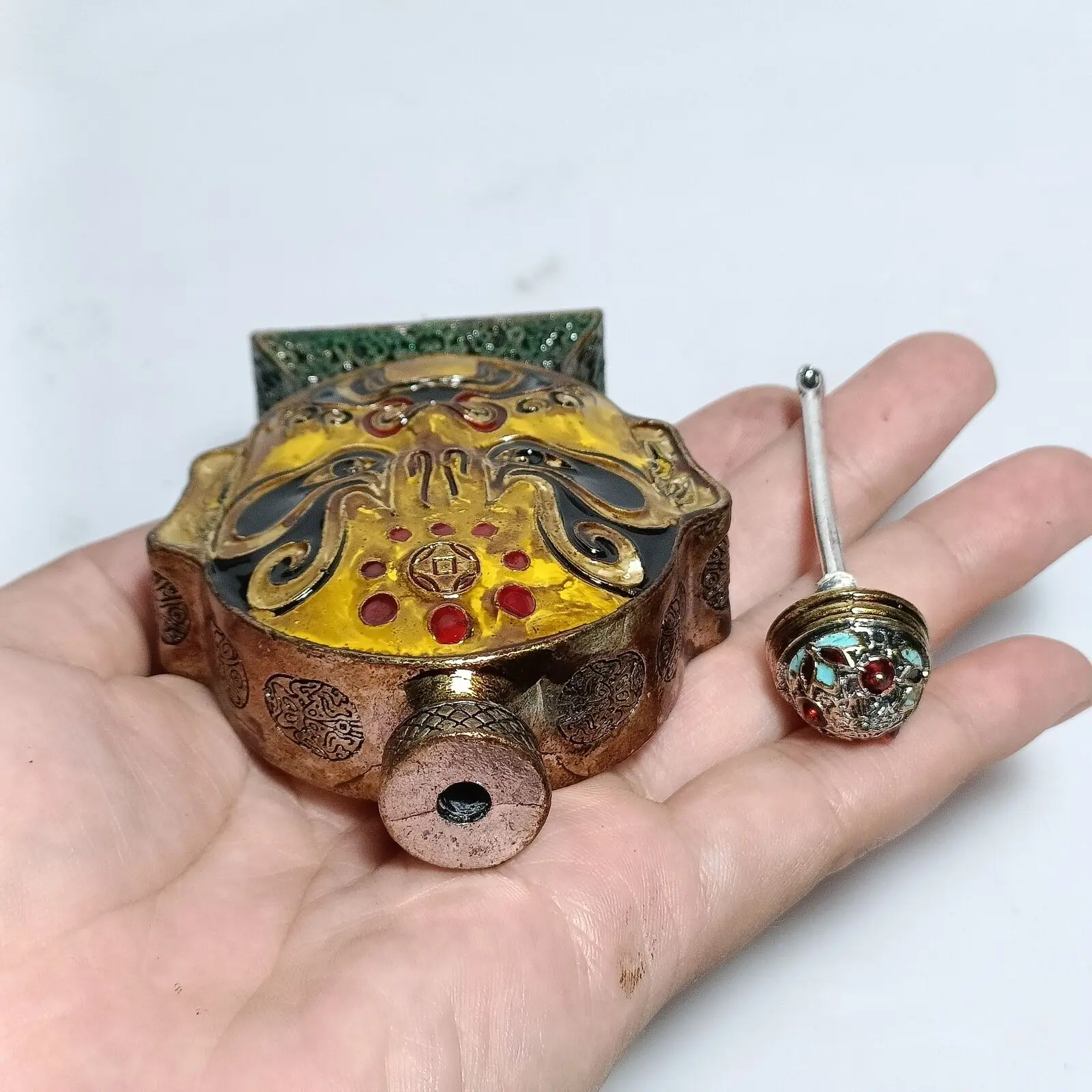 Peking Opera Facial Makeup White Bronze Enamel Colored Snuff Bottle Decoration