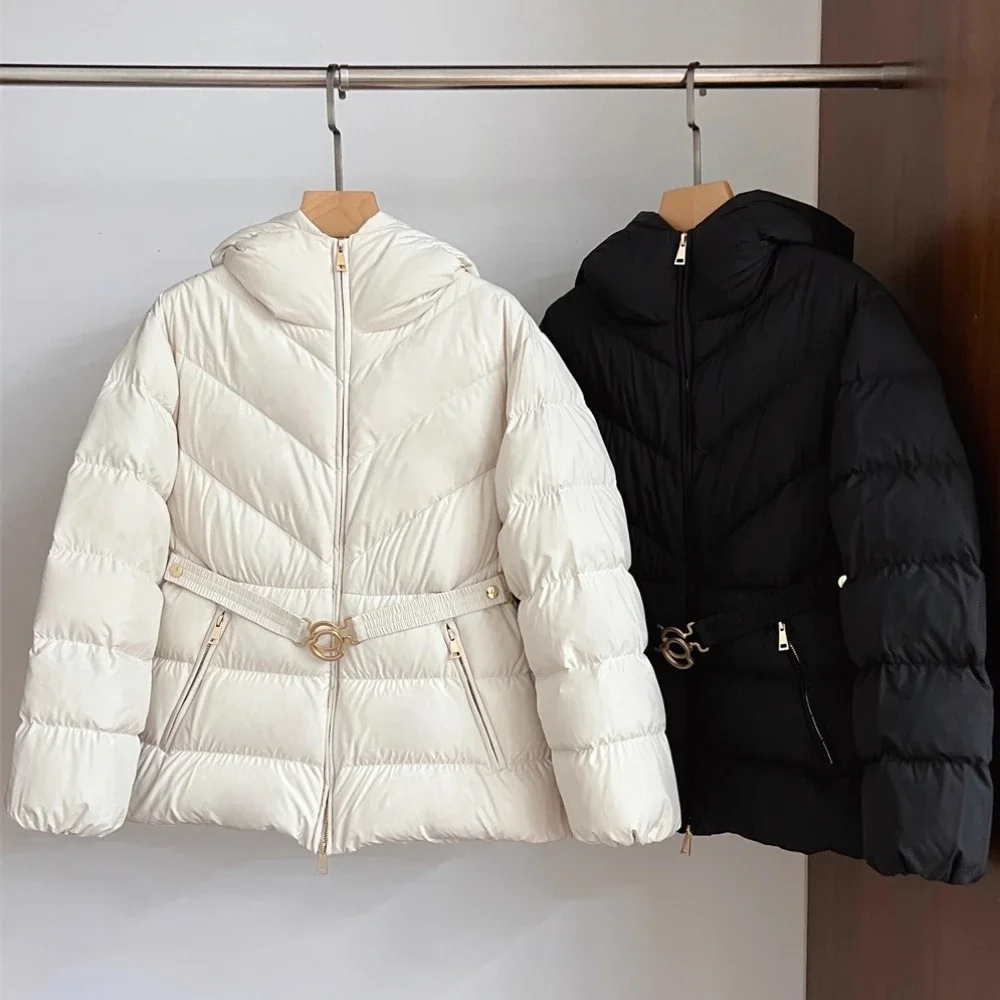 

2025 New Autumn Winter Women Slim Short Lightweight Fashion Fit Waist Cinching Warm Puffer Jacket Hooded White Duck Down Coat
