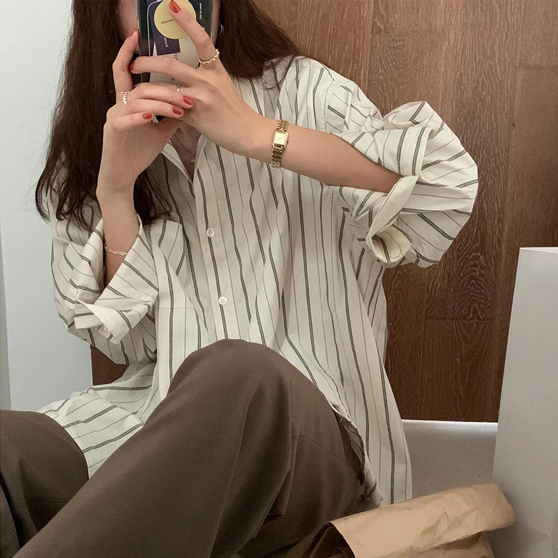

Spring 2026 Women's Casual Long Sleeve Striped Shirt Design Sensation Loose Top Commute Style Collar Button Detail