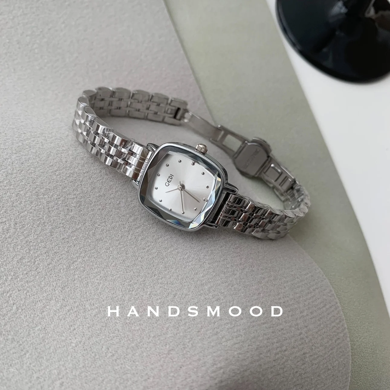 

Luxury watch silver simple square small dial steel band temperament female student fashion watch female birthday gift for girls