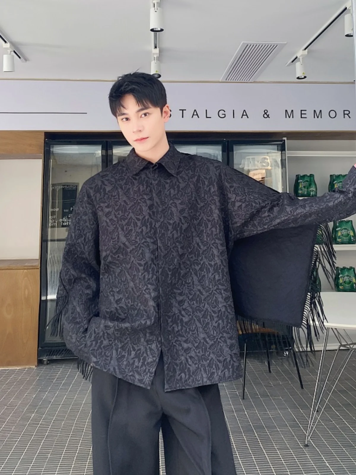 Camicia Lunga e Larga da Uomo con Design Floreale Ricamato, Colletto Rovesciato, Stile Casual, Nuovi Arrivi Primavera