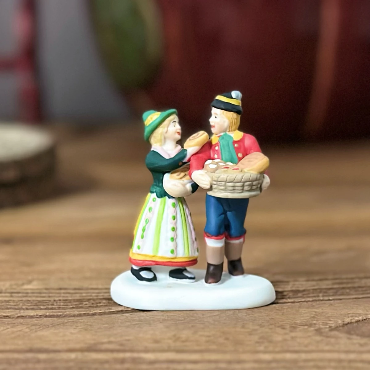 Ceramic Christmas Village House Figurine Set Festive Winter Scene Miniature People Statue for Home Holiday Decoration Gift