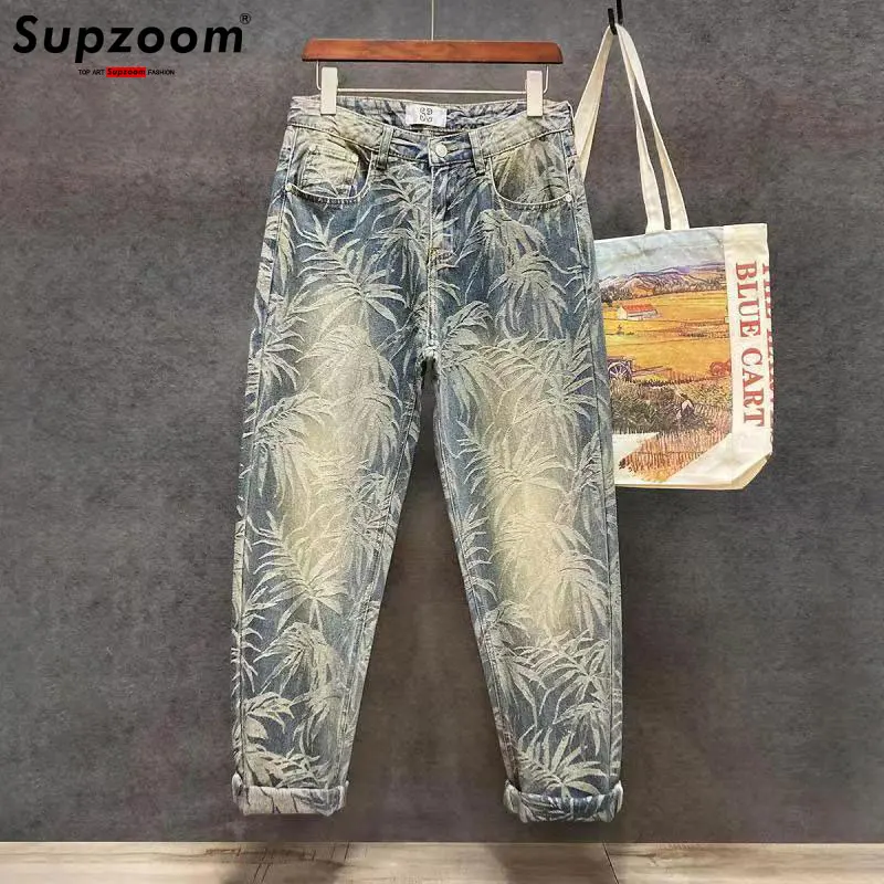 

Supzoom 2023 New Arrival Top Fashion Casual Design Sense Niche High Street Jacquard Maple Leaf Loose Straight Denim Men Jeans