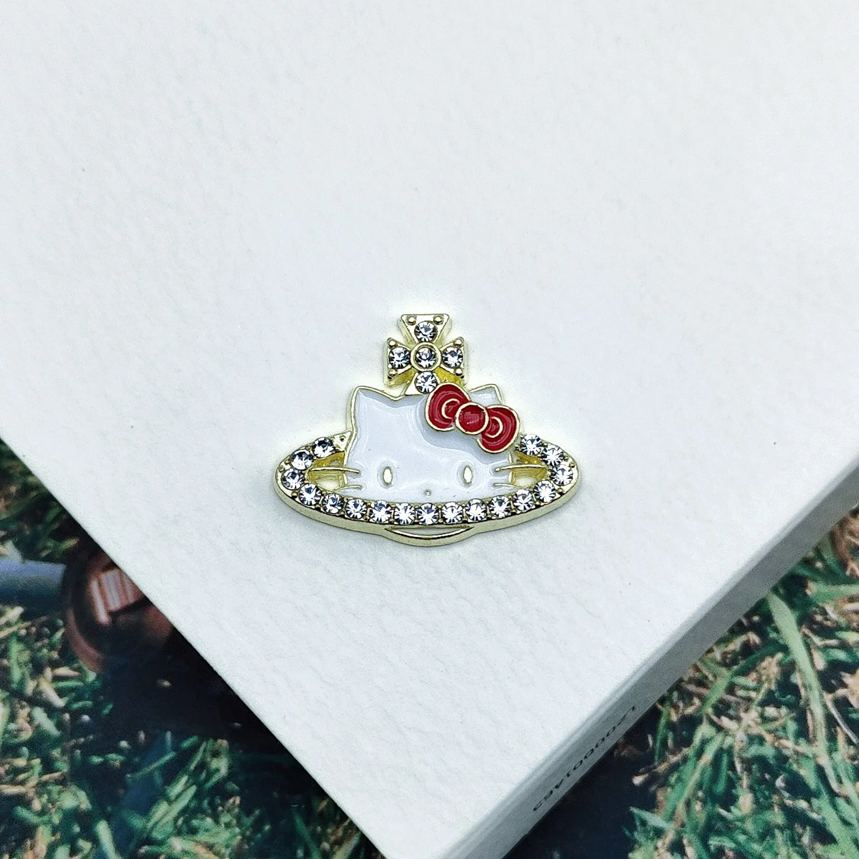 ハローキティのかわいいパッチ、漫画風ダイヤモンド合金製携帯電話ケースパッチデコレーション、DIY卸売、誕生日プレゼント、ハロウィン、かわいい