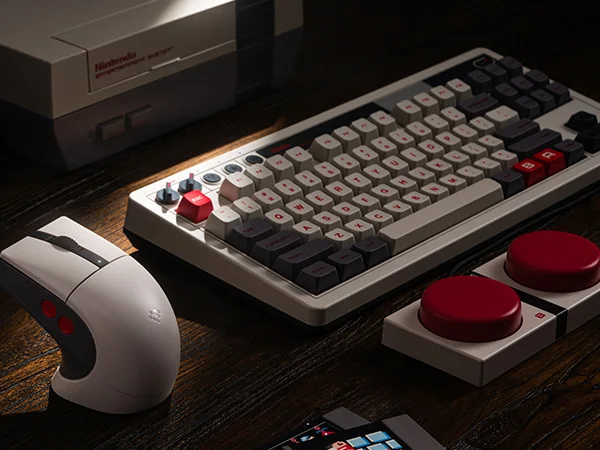 Mouse 8BitDo Retro R8 con sensore ottico PAW 3395 DPI 26K, mouse polling wireless 4K con dock di ricarica, pulsanti programmabili