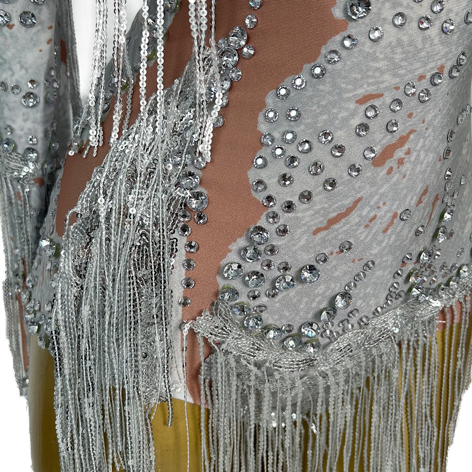 

Women Sexy One Shoulder Long Sleeved Bodysuits Crystals Tassel High Cut Thong One Piece Leotard Bar Party Stage Show Wears Duxiu